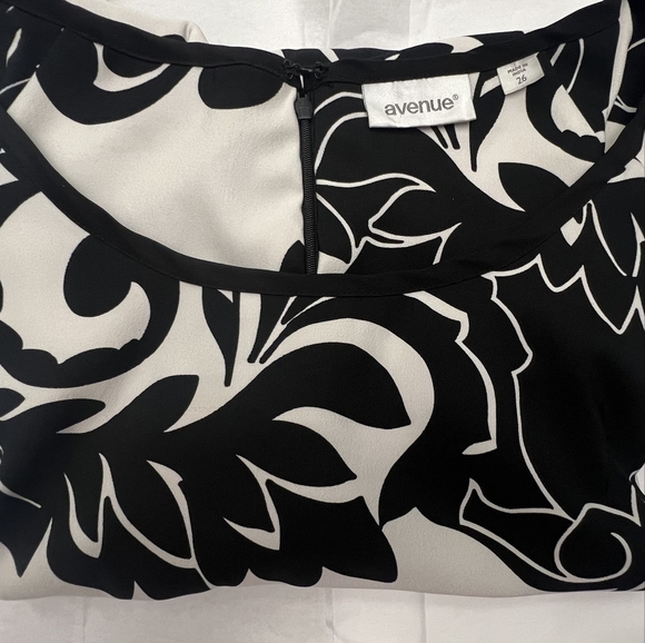 Black and White Floral Dress - Picture 6 of 6